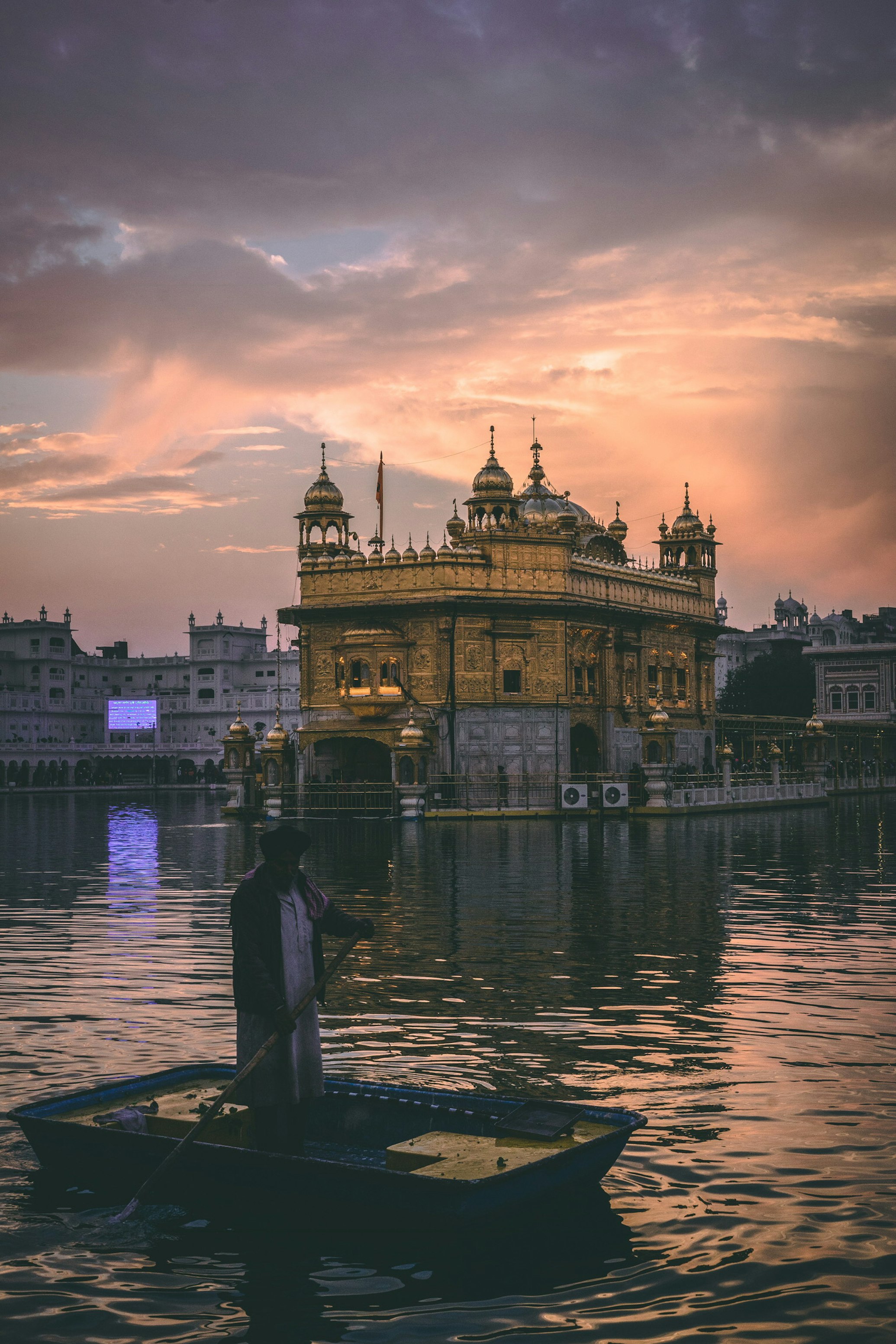 Delhi to Amritsar Taxi: A Journey to the Golden Temple