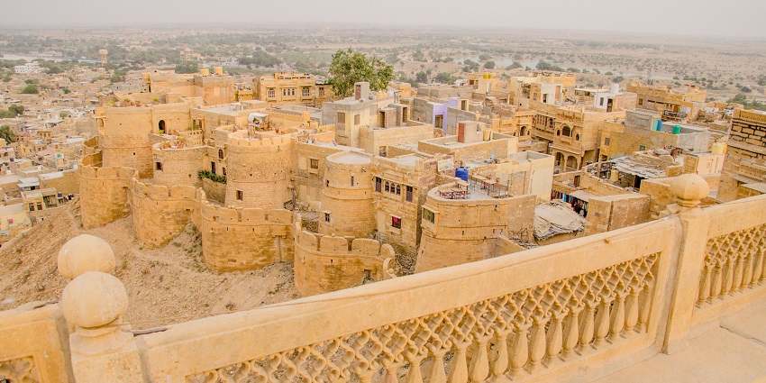 Delhi to Jaisalmer Taxi: The Golden City Awaits